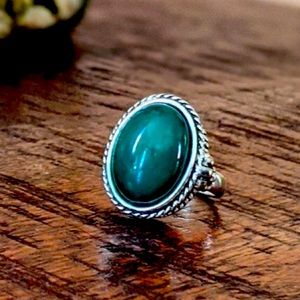 Emerald Green & Silver Locket Statement Ring - sz7